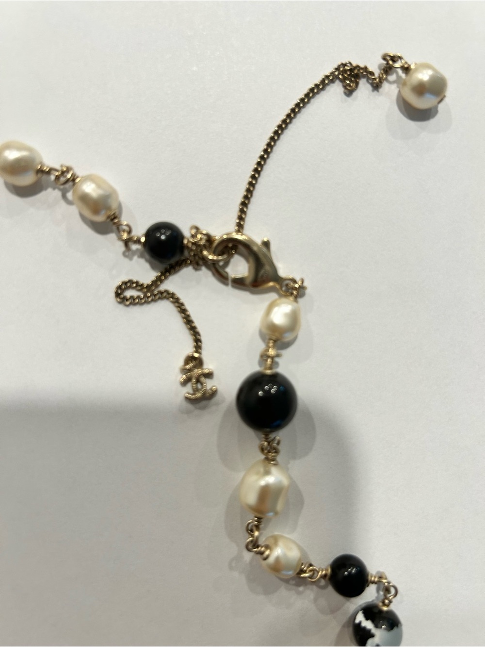 CHANEL Black and Ivory Pearl CC Logo Long Necklace - Picture 6 of 7